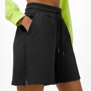 Lululemon All Yours High Rise Short *7" Black Size 6